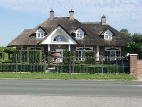 Kranenburg-Wyler : Hauptstraße, Rietgedecktes Haus